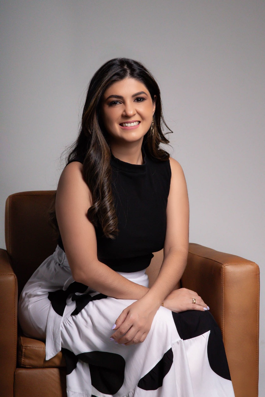 Dra. Camila Coutinho